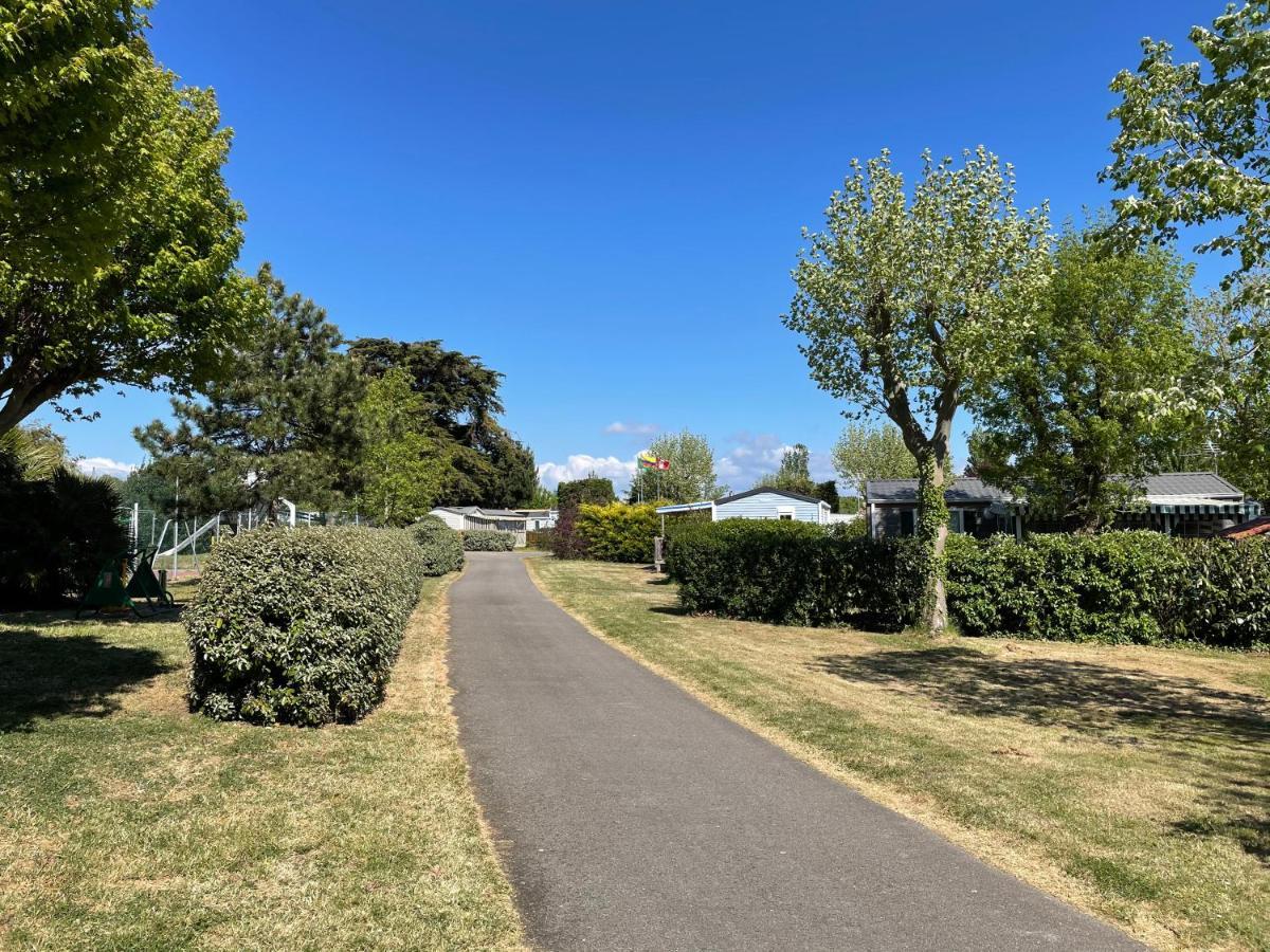 Camping Le Village De La Mer Les Moutiers Экстерьер фото